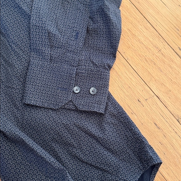 Banana Republic | Navy/Floral Print | Long Sleeve Button Down Shirt | size XL - Picture 4 of 6